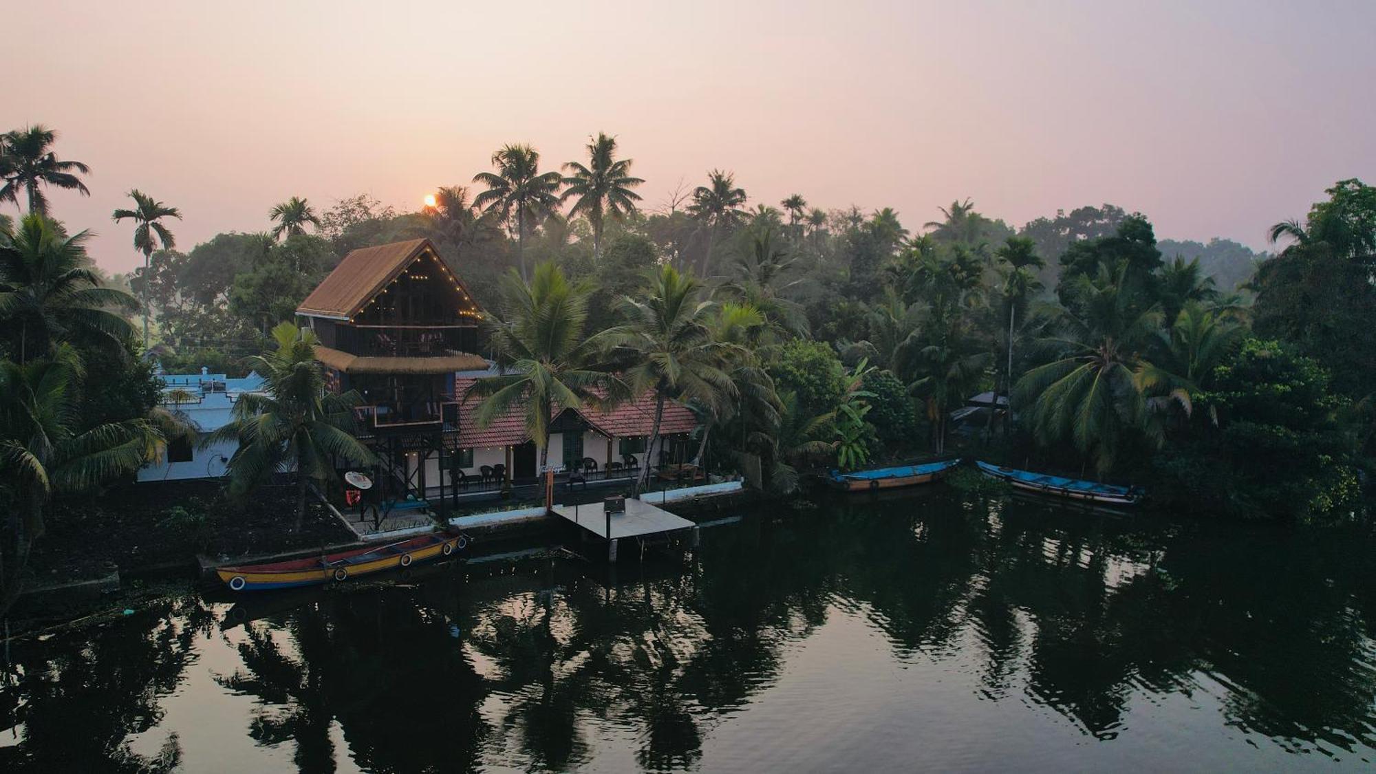 Tulsi Kayal Retreat Apartment Champakulam Exterior photo